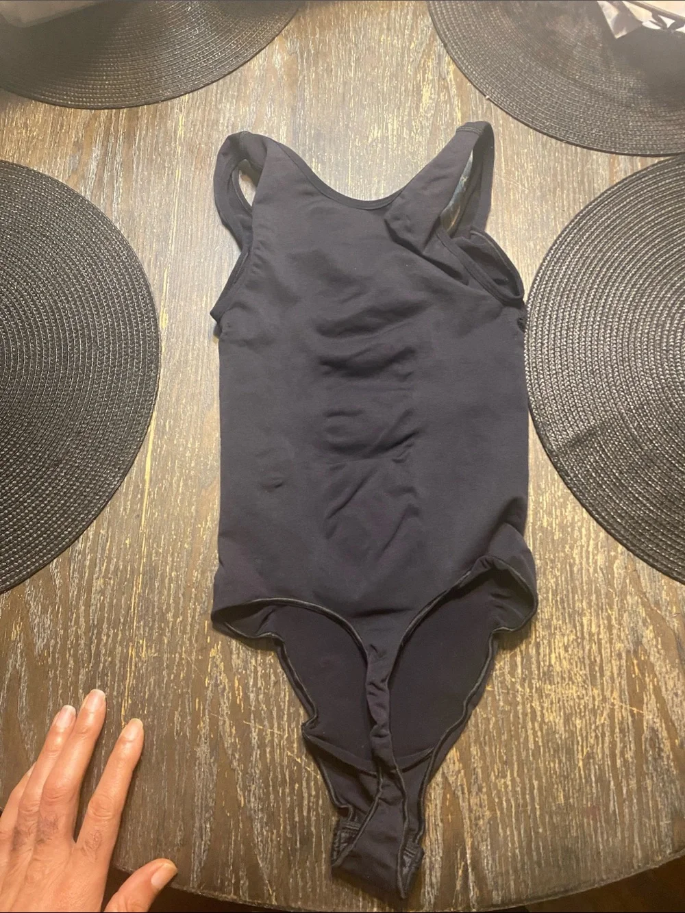 SKIMS Black onyx tank top thong large Bodysuit( defect hole in stretch